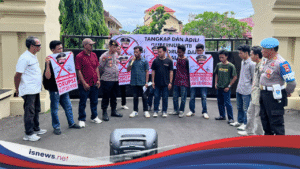 Tuntut Gubernur NTB Ditangkap, FPNM Seruduk Mapolda NTB